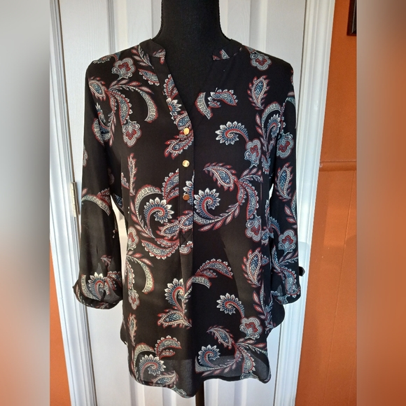 Ivanka Trump Tops - Ivanka Trump BUNDLE Paisley V Neck Top & Beautiful Faux Mabe Pearl Clip Earrings